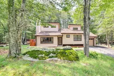 コテージ Tobyhanna Retreat W/ Deck, Pool + Lake Access!