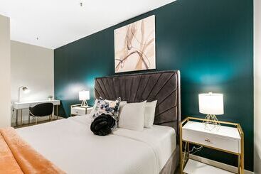Apart Hotel Chic 4bed Oasis Steps From French Quarter Magic!