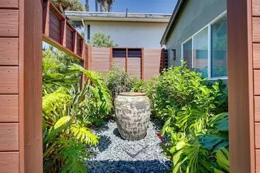 Mökkimajoitus Hawthorne Home W/ Covered Patio & Basketball Court