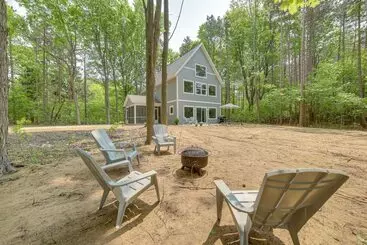 Mökkimajoitus Holland Home W/ Fire Pit: Walk To Lake Michigan!