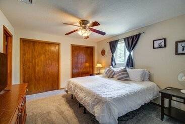 Furnished Porch + Gas Grill: Lakeside Cottage Stay