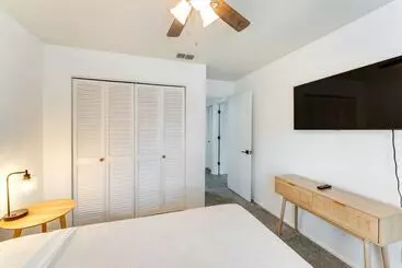 Landhus Nokomis Home W/ Screened Pool, 3 Mi To Beaches!