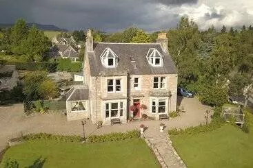 Majatalo The Poplars Guest House