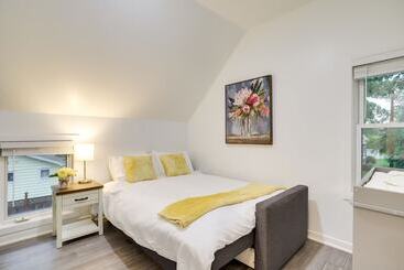 بيت ريفى South Haven Oasis   Private Hot Tub, Pool & Grill!