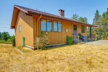 Mökkimajoitus Westport Retreat W/ Pool Table: Walk To State Park