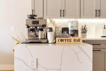 פנסיון 67 Alta Vista Way