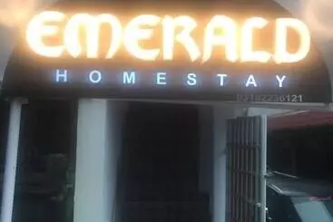 ホテル Emerald Homes