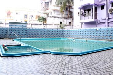 Hotell Four Square Holidayz