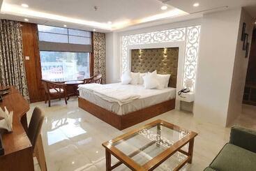 Hotel Piyush Residency