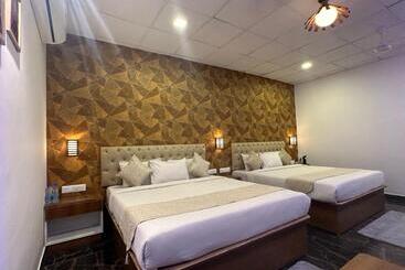 Отель Shine Residency