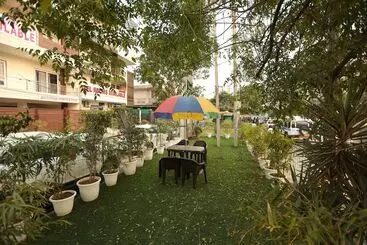 Hotel Starex Opp. Artemis Hospital