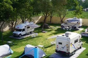 Hotel Treehouse Sunrise Resort & Caravan Park