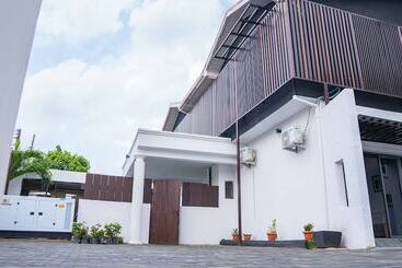 هتل La Fifthinn Villa