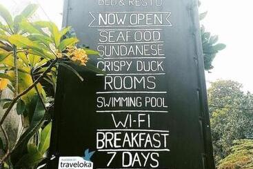 مبيت وإفطار Cinde Wulung Bed & Resto