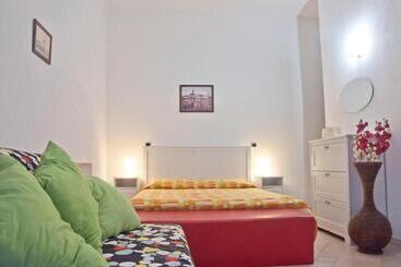 تختخواب و صبحانه Mamma Maria 2010