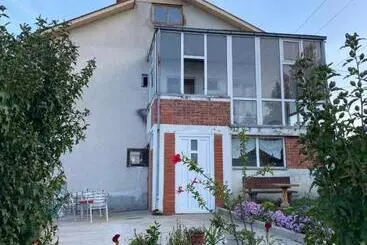 تختخواب و صبحانه Country House Mitrovic
