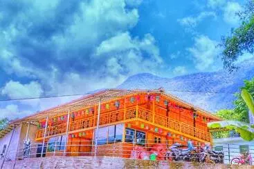 تختخواب و صبحانه Long Linh Homestay