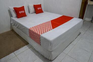 فندق Oyo 93161 Nurul Hikmah Homestay Syariah & Sport Center