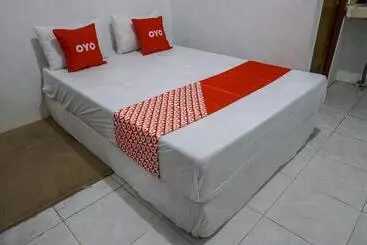Hotel Oyo 93161 Nurul Hikmah Homestay Syariah & Sport Center