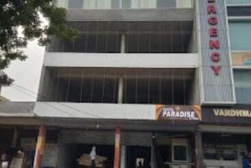 هتل Paradise, Patiala