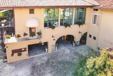 Majatalo La Curt Guest House