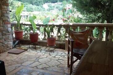 پانسیون Shtepia E Llambros