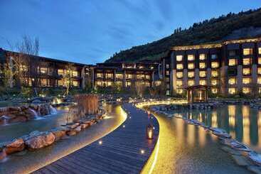 Hotel Hilton Jiuzhaigou Resort
