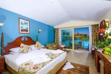 هتل Titanic Aqua Park Resort Fun City