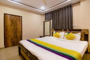 Fabhotel Yogeshwara Grand