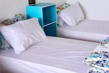 ペンション Surf House Desert Point