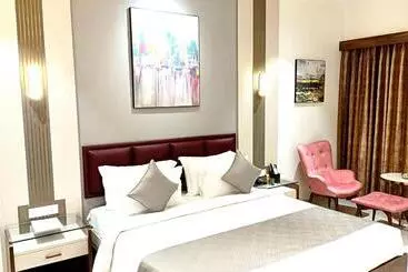 Pushpak Hotel & Convention