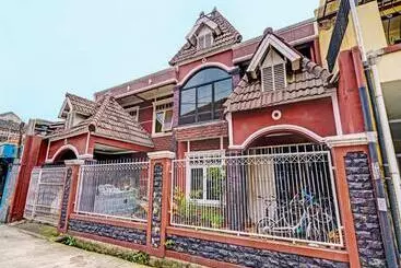 Hotel Oyo Life 92546 Kost Merah Bojongsoang Syariah