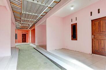 Hotel Oyo Life 93058 Kos Subur