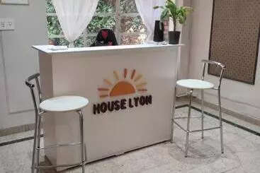 Bed & Breakfast Houselyon