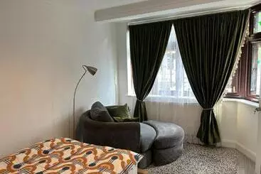 Majatalo Easy Room In London