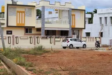 Pensió Pradeep Kumar House