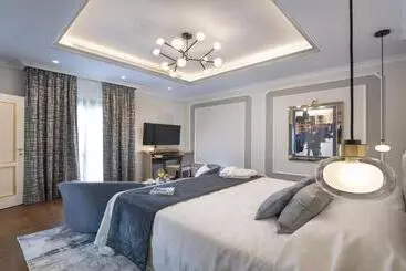 هتل آپارتمان Royal Suite At The San Roque Club