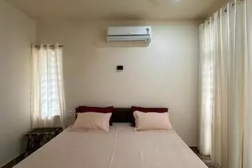 Santa Maria Hostel Munroe Island