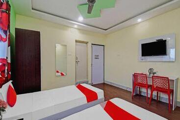 Flagship Hotel Greenmoods