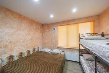 Hotel окремі номери поруч з південним вокзалом