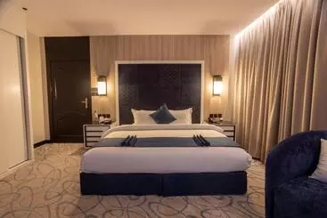 Skyline Hotel & Suites