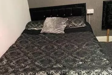 Bed and Breakfast Entire Spacious Family House