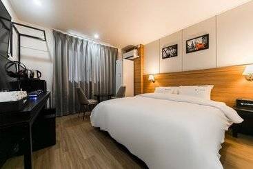 Мотель Changwon Myeongseodong Hotel Andante