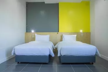 هتل Ezy Inn
