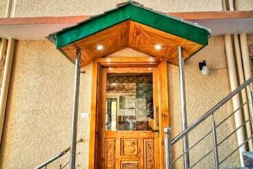 Hotel Shimla Alpine Regency