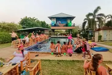 Hôtel Wet! A Pool Party Hostel By Wild & Wandering