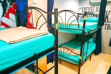 Szálloda Wet! A Pool Party Hostel By Wild & Wandering