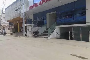 Iroomz Hotel Apoorva