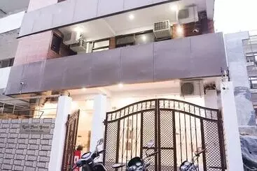 Hotel Roomshala 034 Grihum Noida Sector 63