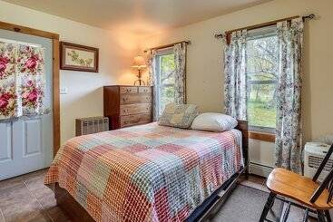 קוטג'' Cozy Cabin In West Chazy W/ Fall Foliage Views!